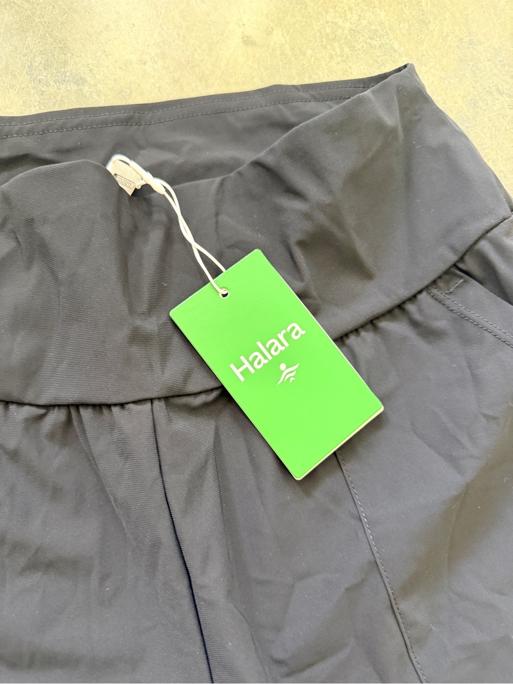 NWT Halara High Waisted Black Jogger Pants Size Medium Regular Pocket Athleisure - Picture 2 of 6